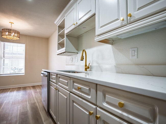 Photo - 1802 Jackson Ave W Apartment