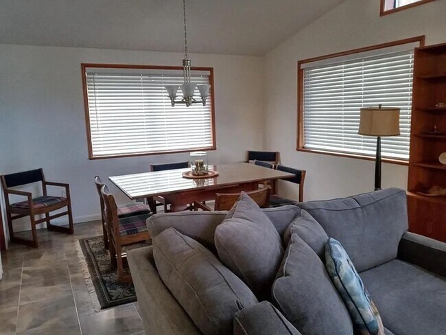 Foto del edificio - Furnished MID-TERM ~ Unique Ocean Front House