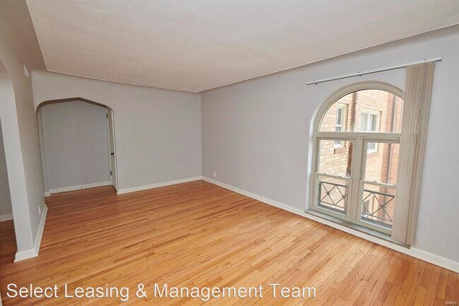 Foto del edificio - 5835-5845 Lindenwood Ave