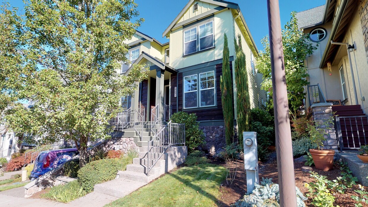 Foto principal - BETHANY LUXURY HOME! NO MOVE-IN DEPOSIT wi...