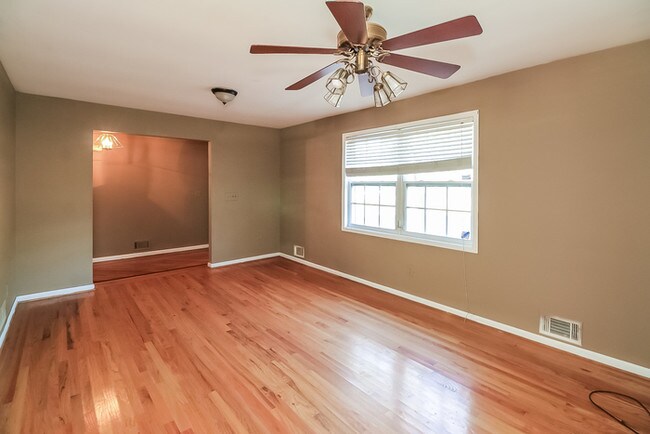 Foto del edificio - Spacious home with a basement!