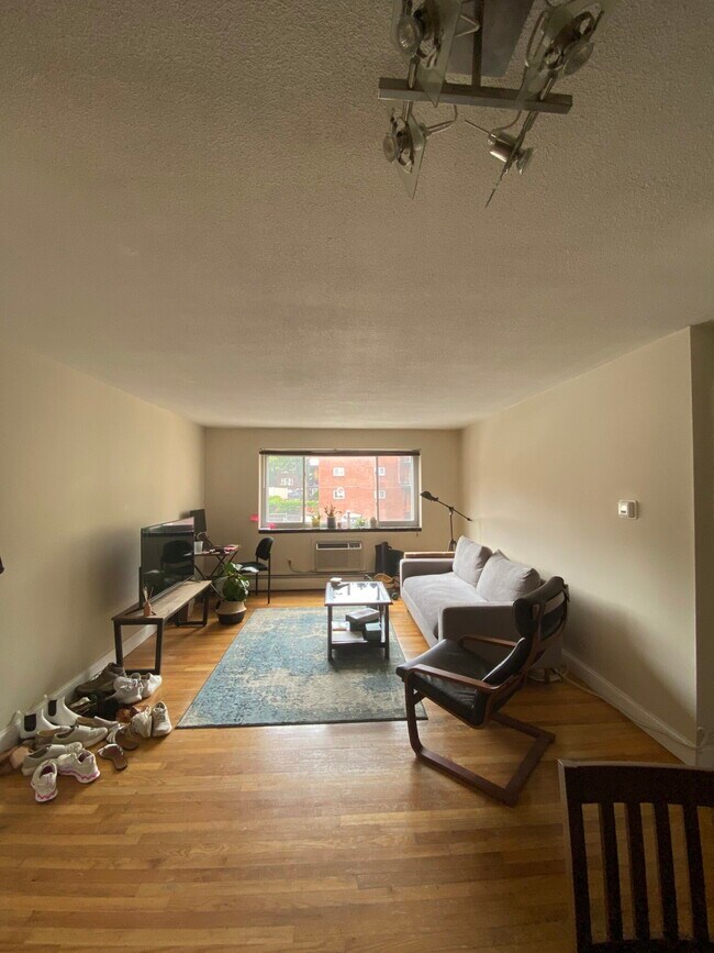 Foto del edificio - 239 Kelton St