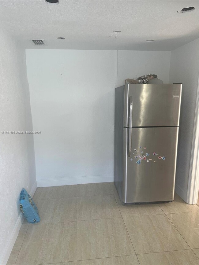 Foto del edificio - 2250 NW 103rd St