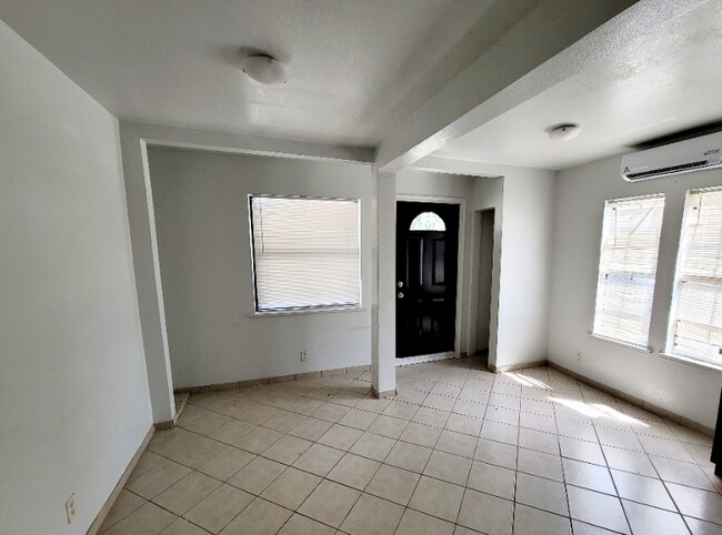 Foto del edificio - 811 Barrymore Blvd