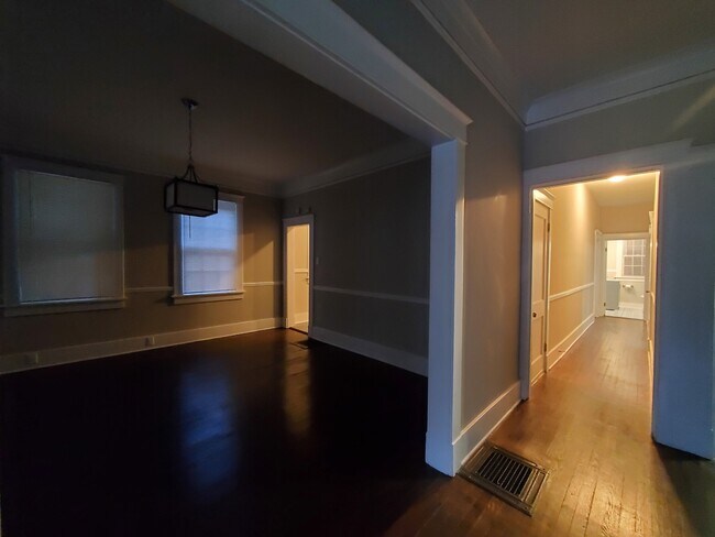 Building Photo - 1841 Nelson Ave