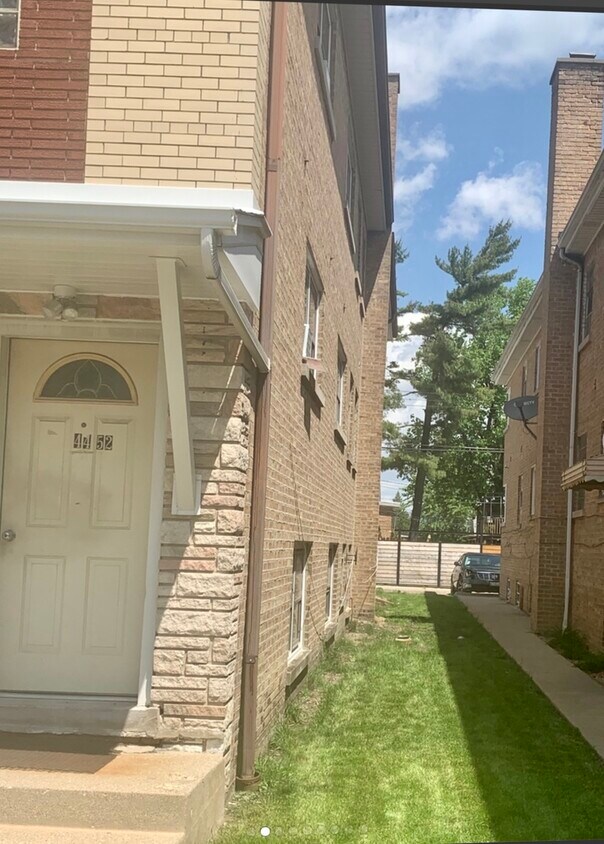 Primary Photo - 4452 W 59th St