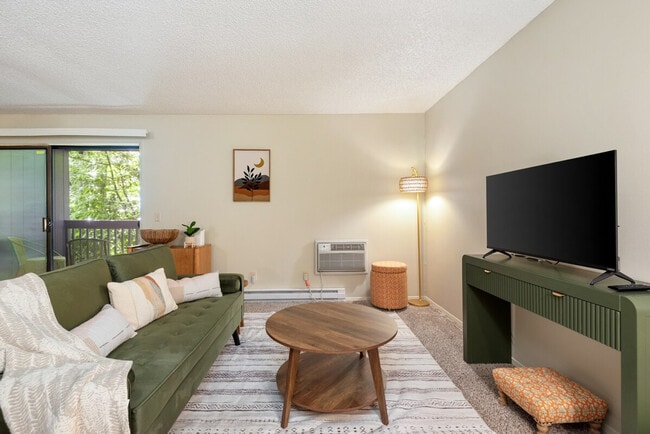 Building Photo - 2348 S Vermont St