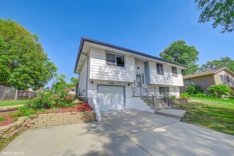 Building Photo - 728 Boxwood Dr