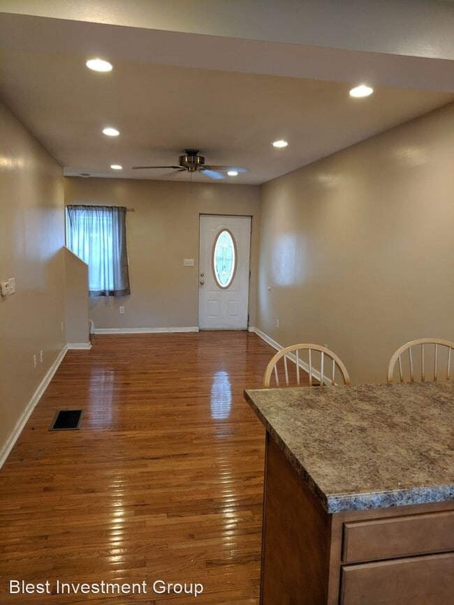 Building Photo - 3 br, 1.5 bath House - 252 37th St