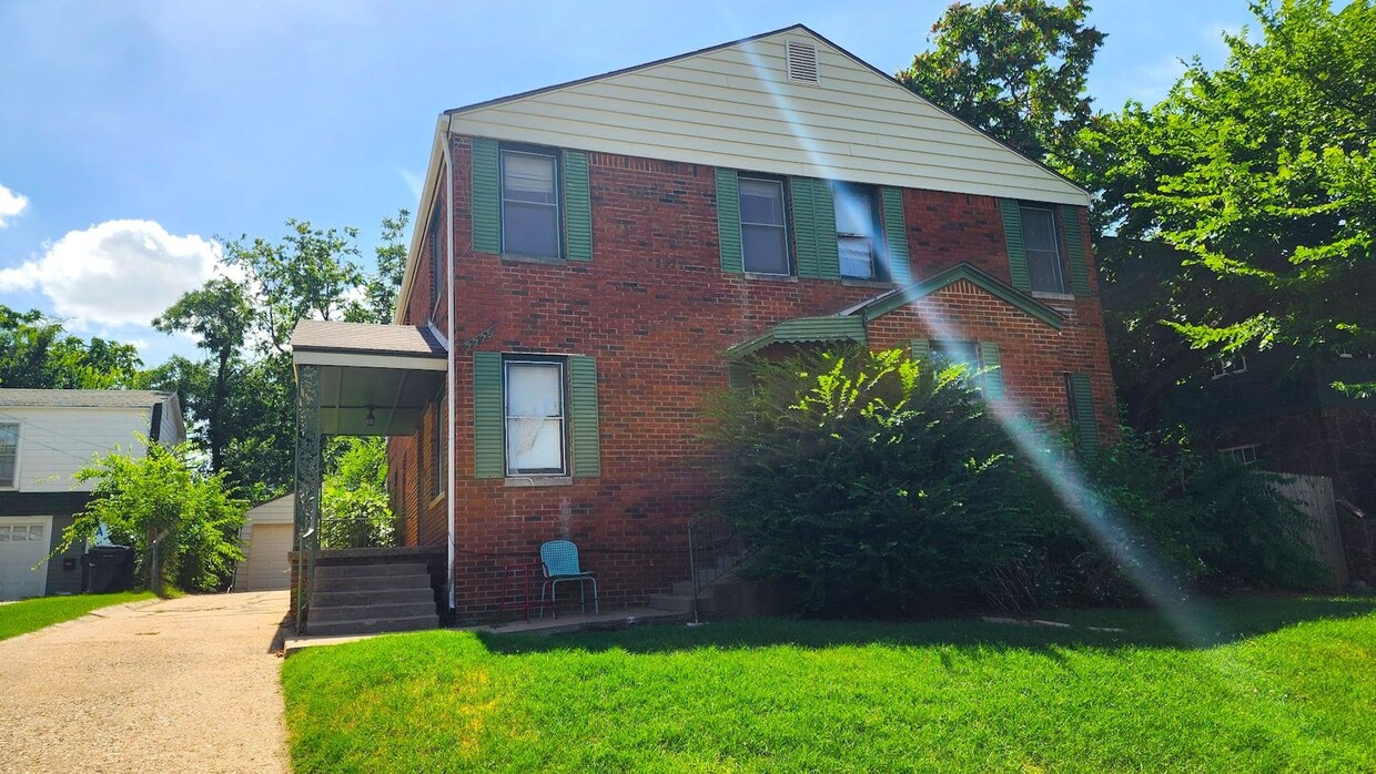 Primary Photo - 2229/31 N Gatewood