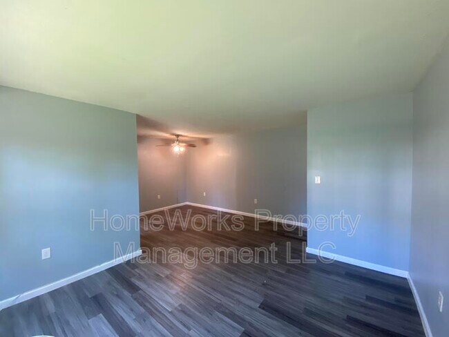 Building Photo - 411 N Bend Rd