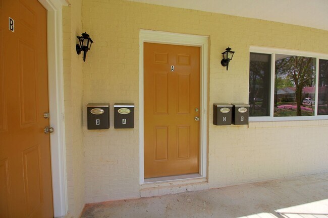 Foto del edificio - 2bd/1ba Apartment located 1 block from Duk...