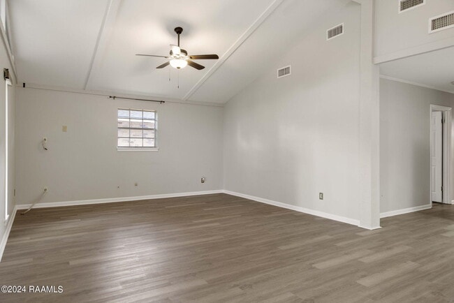 Building Photo - 122 Beta Dr