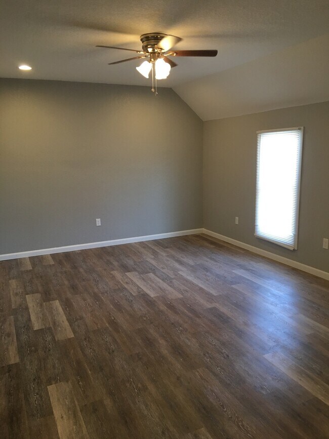 Building Photo - 409 N Olive St