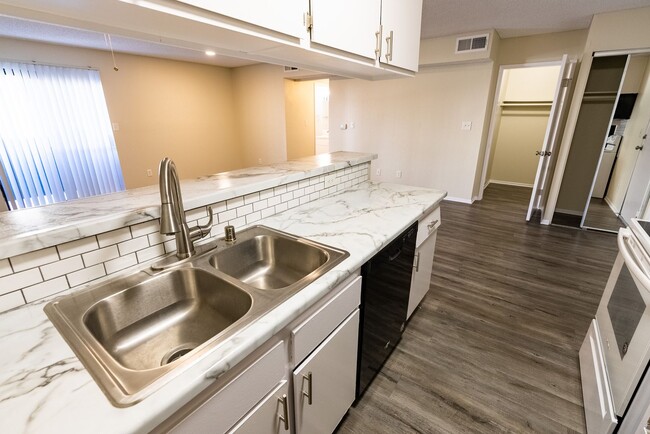 Interior Photo - 951 S. Oxford