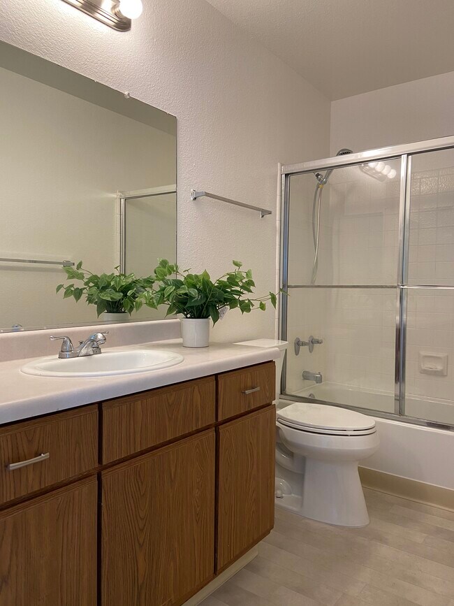Foto del edificio - 1516 Four Oaks Cir