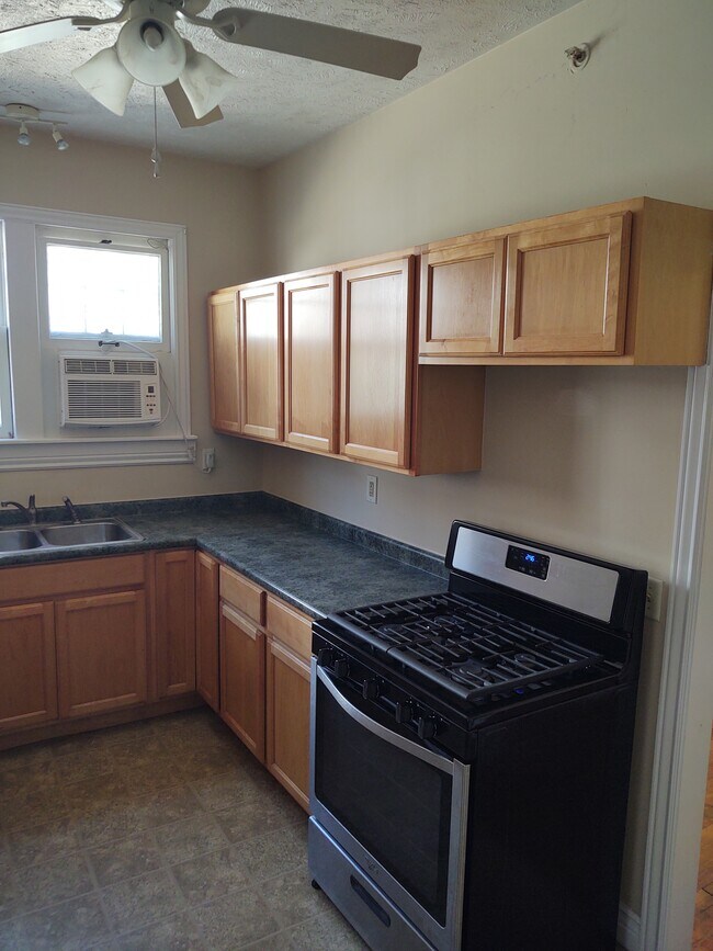 Cocina con vista al sur - 821 W South St