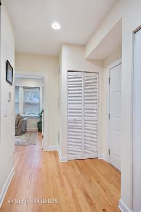 Foto del edificio - 3339 W Byron St