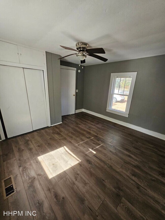 Foto del edificio - 3 br, 1 bath House - 211 West Rasch Road