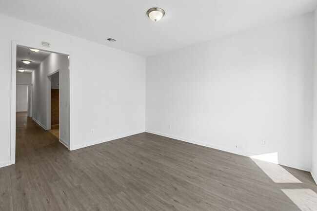 Foto del edificio - 165 Sherman Ave