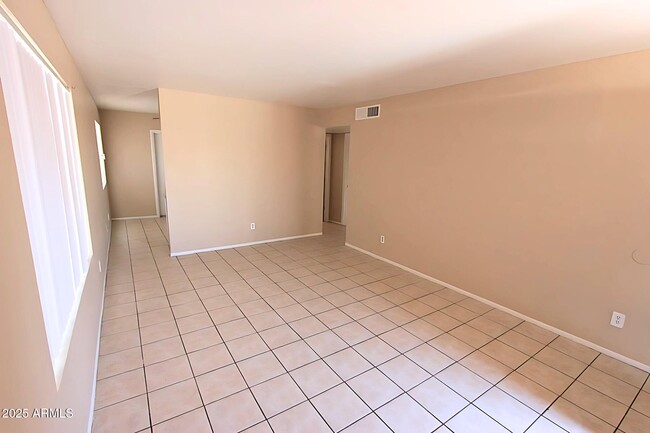 Building Photo - 430 N Hall