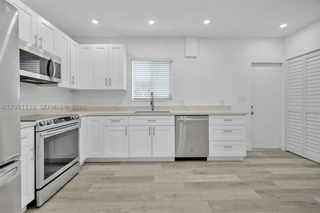 Foto del edificio - 1401 NE 152nd St