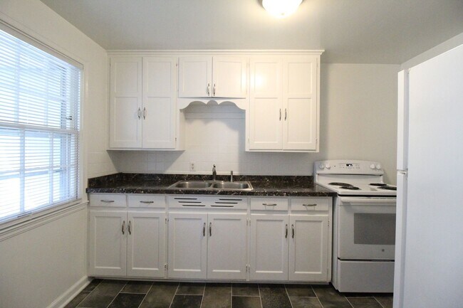 Foto del edificio - 1 Bedroom 1 Bath Duplex in Navy Hill Area in Olathe