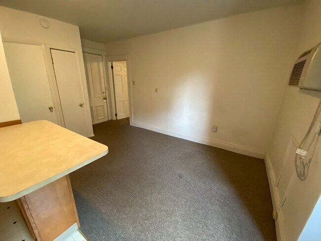 Foto del edificio - Spacious 1 Bedroom Apartment in South Oakland! Call Today to Schedule an Appointment!