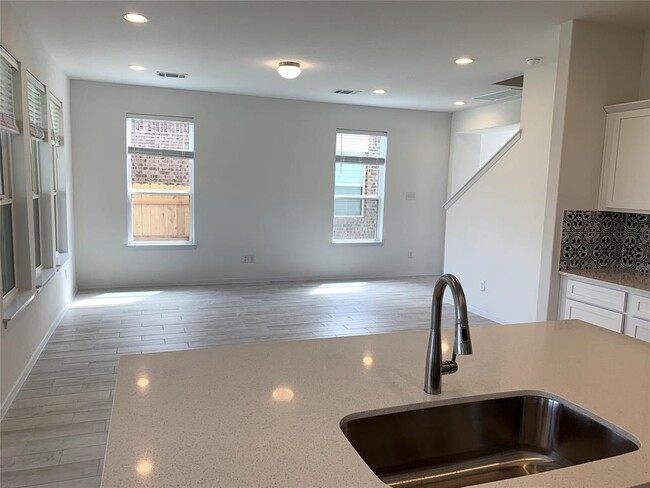 Building Photo - 6502 Pleasanton Pkwy