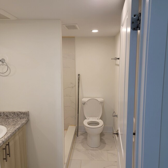 Photo du bâtiment - 324 Chatfield Dr