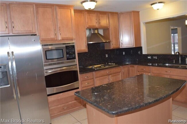 Foto del edificio - 28431 Carlton Way Dr