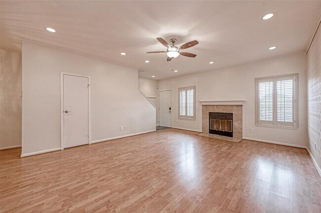 Building Photo - 9850 Pagewood Ln