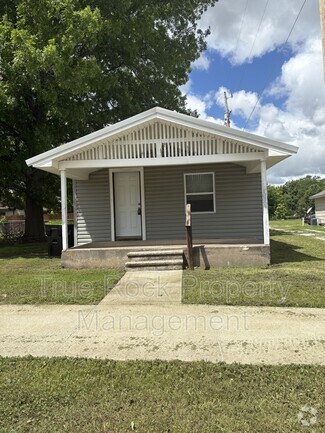 Building Photo - 321 S Oak Ave