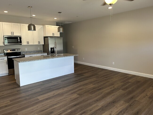 Foto del edificio - Now Leasing: 1 Bedroom, 1 Bathroom Apartment in Cypress Ridge