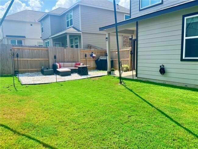 Foto del edificio - 985 Crossing Dr