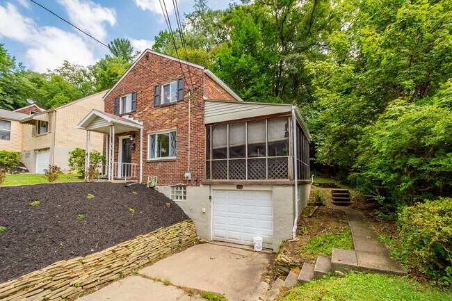 Building Photo - AVAILABLE SEPT 1ST!! GORGEOUS 2 BEDROOM IN PENN HILLS!!