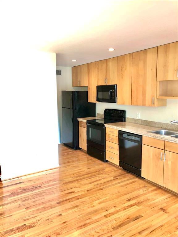 Foto del edificio - 4616 W Lovers Ln