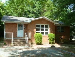 Building Photo - 711 Church St