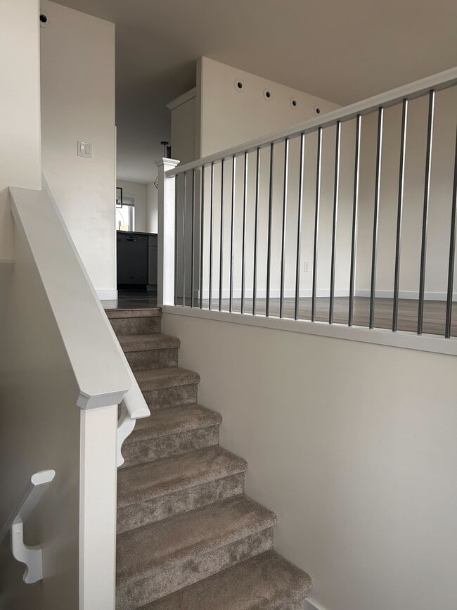 Building Photo - 200 Reddekopp Ln