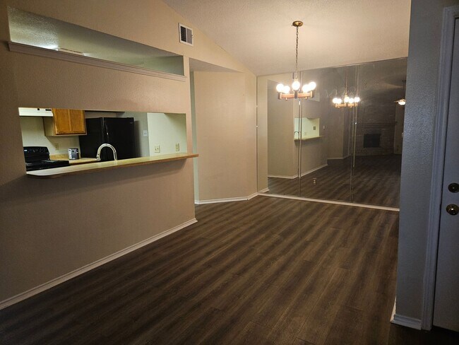 Building Photo - 3/2 One Story in Northern Hills