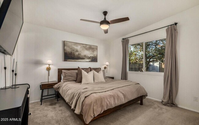 Foto del edificio - 1964 E Wesleyan Dr