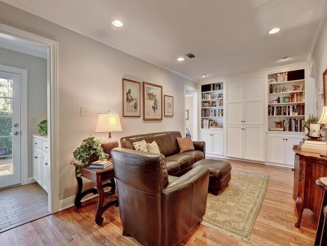 Foto del edificio - 2203 Sunny Slope Dr