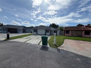 Building Photo - 3613 SW 112th Pl