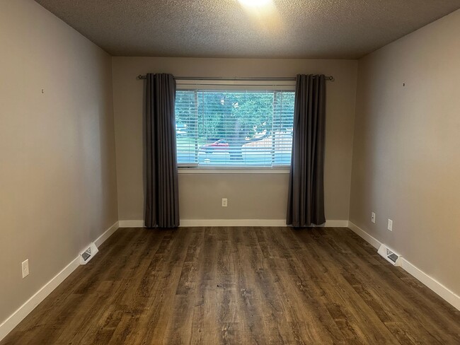 Foto del edificio - Stunning 3 bedroom AVAILABLE NOW!