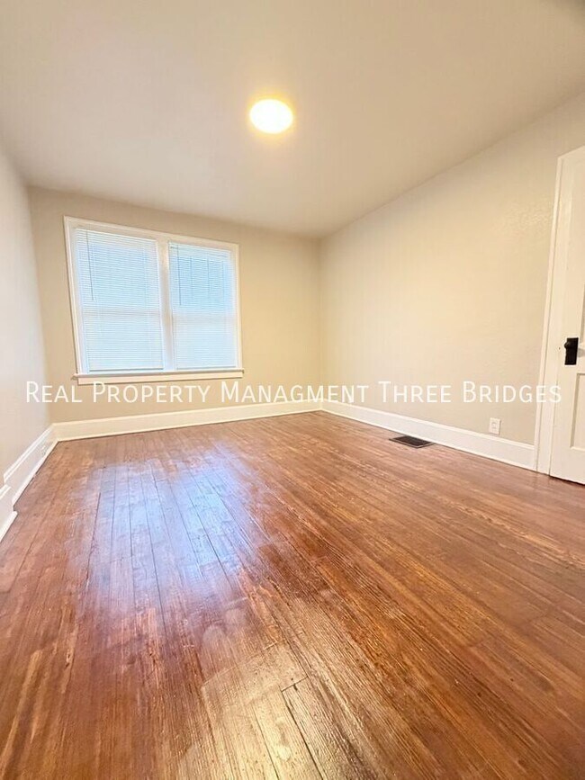 Building Photo - 5533 Grace Ave