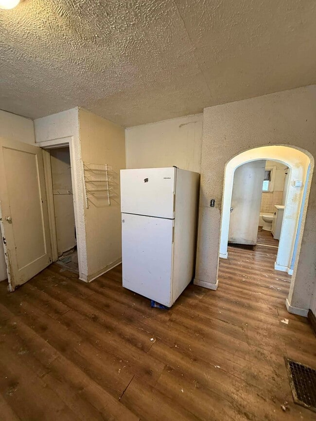 Building Photo - 1305 E Whitmer St