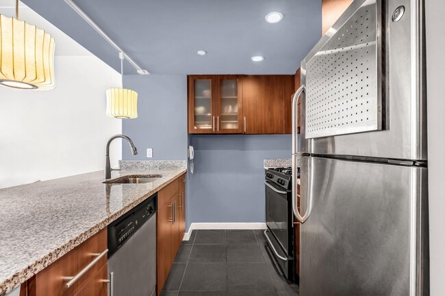 Foto del edificio - 555 W 23 St