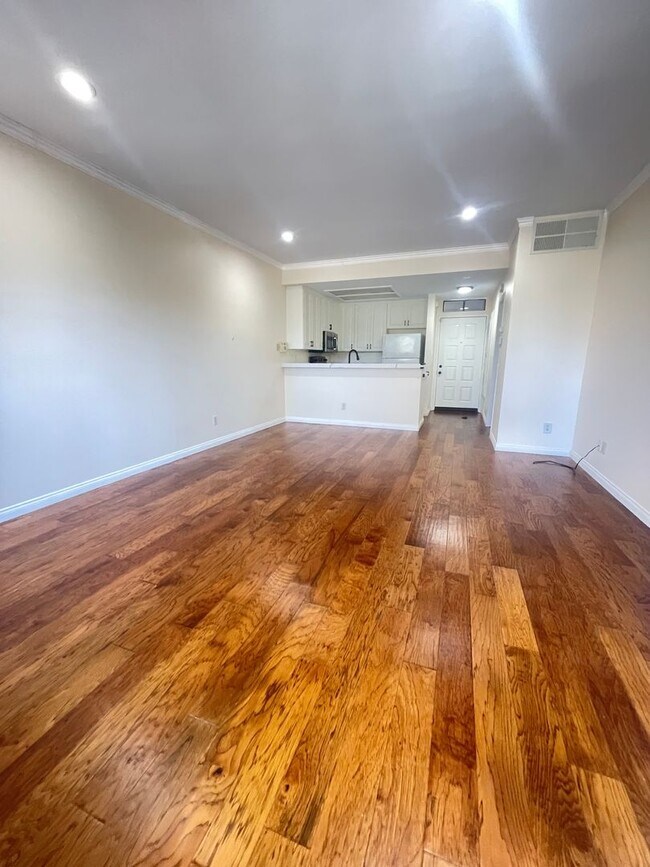 Foto del edificio - Super cute 1 bdrm in the heart of UTC