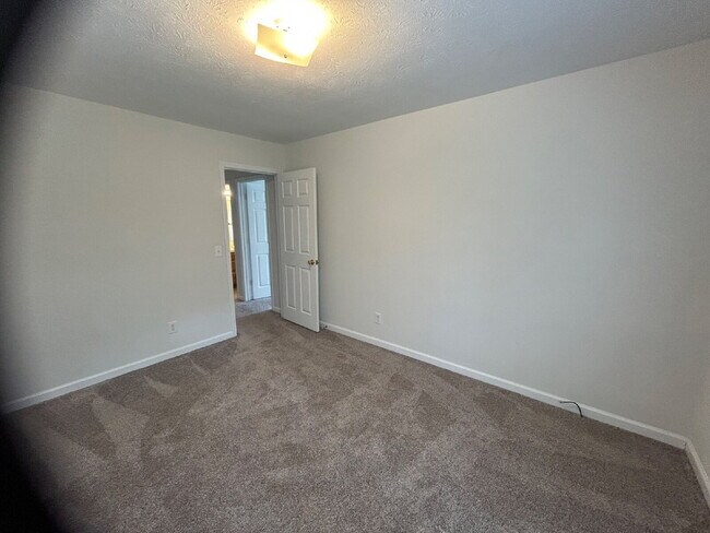 Foto del edificio - 3BD 2 BA HOME FOR RENT NEXT TO ALGOOD SCHOOLS