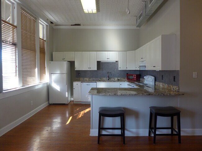 Foto del edificio - 112 N John St